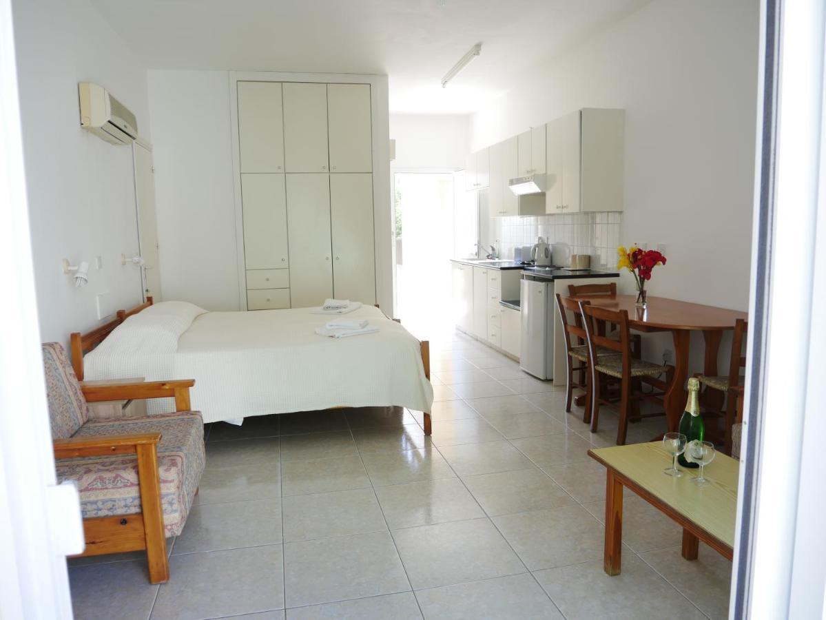 Kozis Hotel Apartments Polis Eksteriør bilde